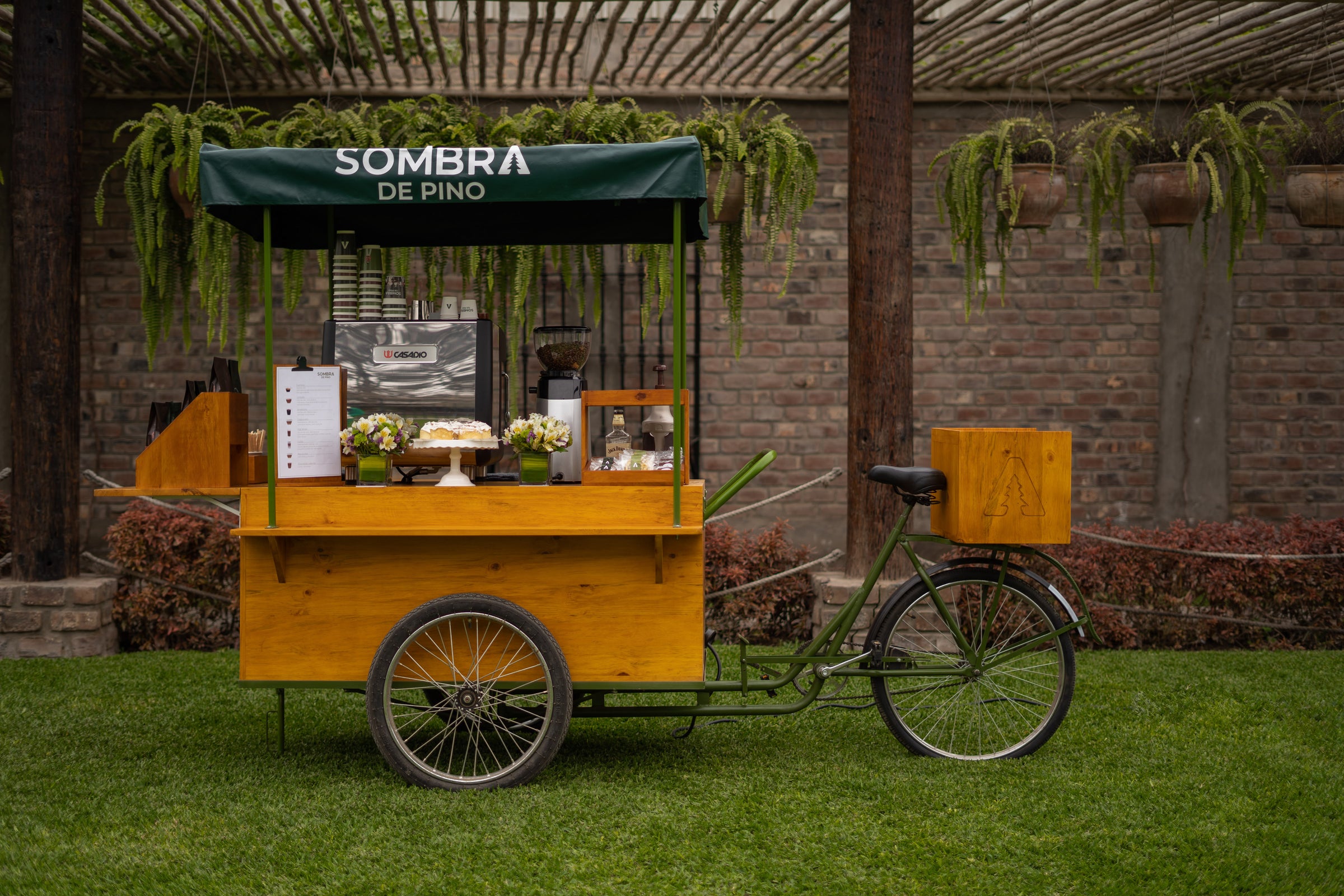 Carreta cafetera sombra de pino, para venta de café en eventos y establecimientos